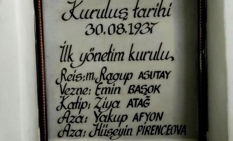 Dikili’de 1937 yılında yapılan tarihi Avcılar Kulübü binası yıkılıp katlı otoparka dönüşecek! CHP’li belediyeye tepki