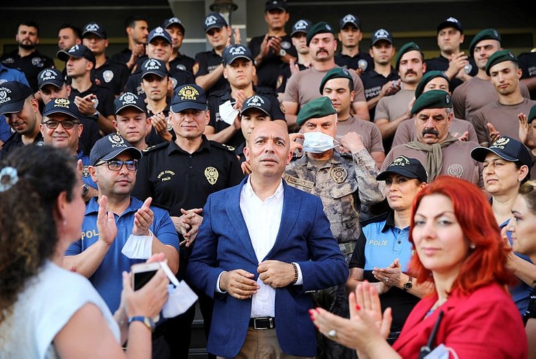 İzmir’e atanan Mersin Emniyet Müdürü Şahne kente veda etti