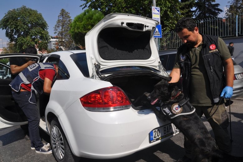 Denizli’de Huzurlu Okul denetimleri! 3 kişi yakalandı