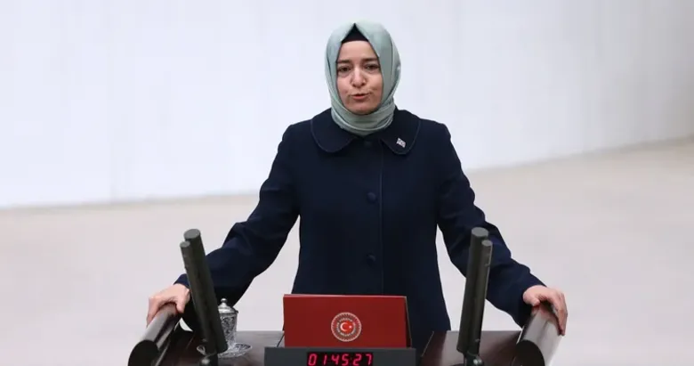 AK Parti Genel Başkan Yardımcısı Fatma Betül Sayan Kaya görevinden istifa etti