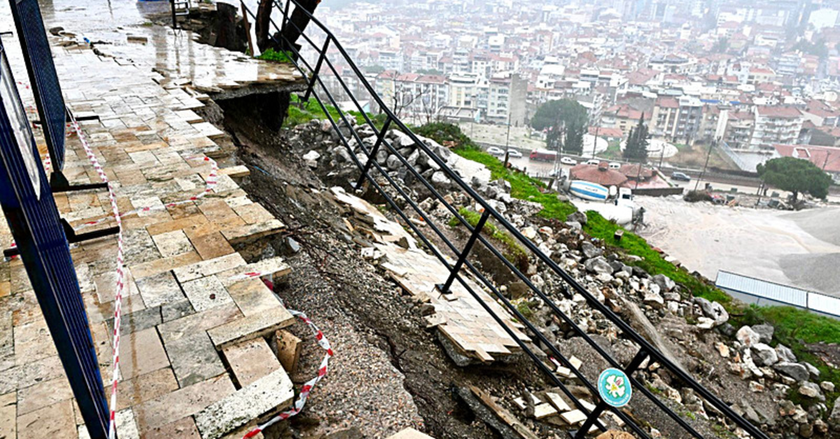 Manisa'da yol çöktü! Ağlayan Kaya-Spil Dağı Milli Parkı yolu trafiğe kapatıldı…