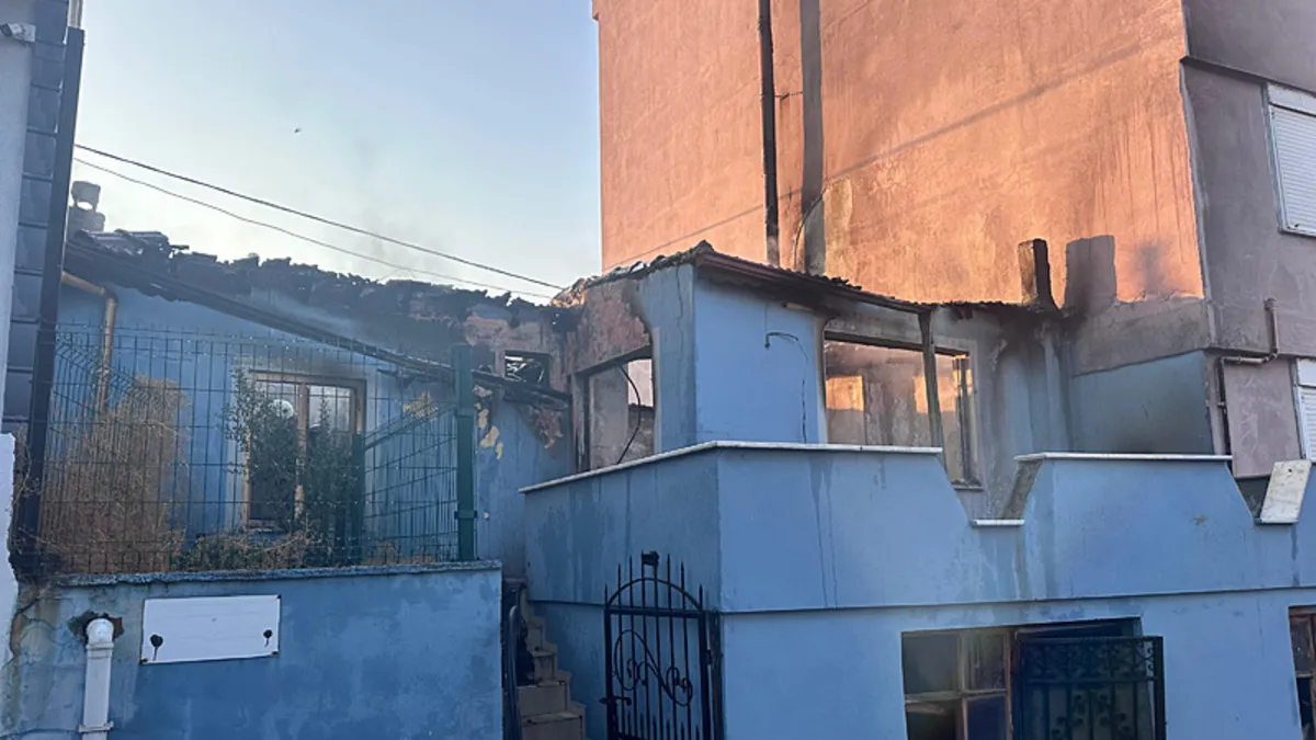 Çanakkale'de inşaat işçilerinin kaldığı evde yangın: 1 yaralı