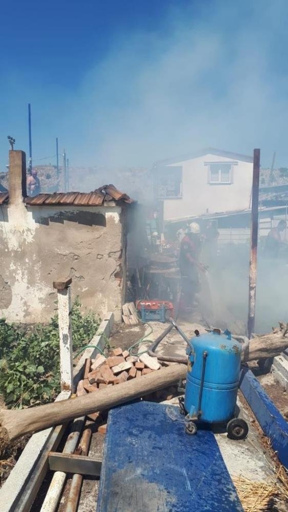 Söke’de yanan ev küle döndü