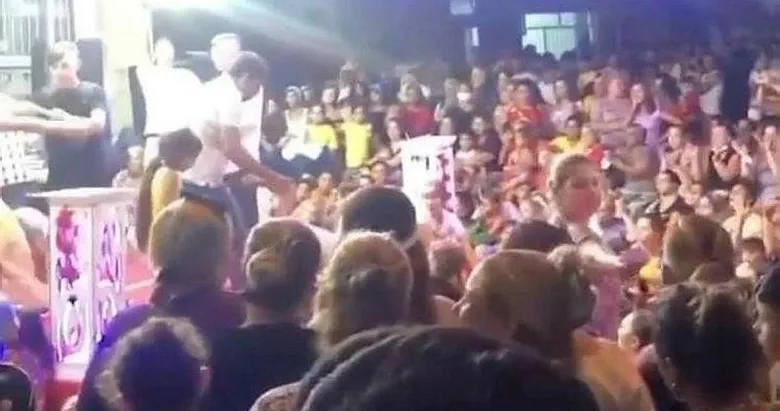 İzmir’de skandal görüntüler! Kovid-19 tedbirlerine uyulmayan düğünün sahibine ceza