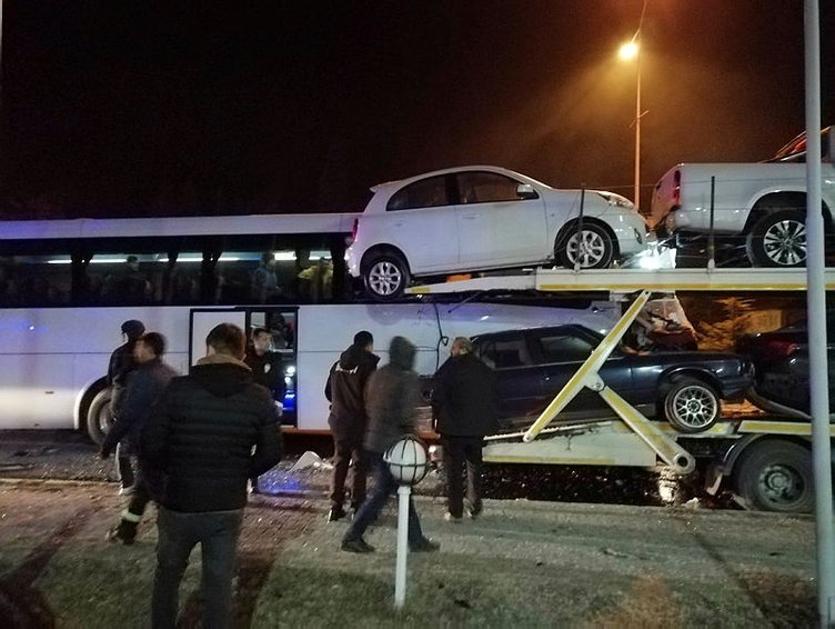 Uşak’ta yolcu otobüsü kaza yaptı! Çok sayıda yaralı var