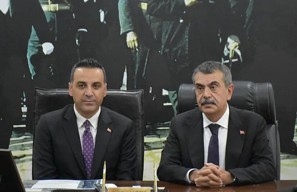 bakan-tekin-izmirde-ogretmen-veli-isbirligine-vurgu-yapti-1791575903285.jpg