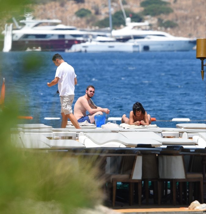 Zehra Çilingiroğlu sevgilisi Alaattin Kadayıfçıoğlu ile Bodrum tatilinde