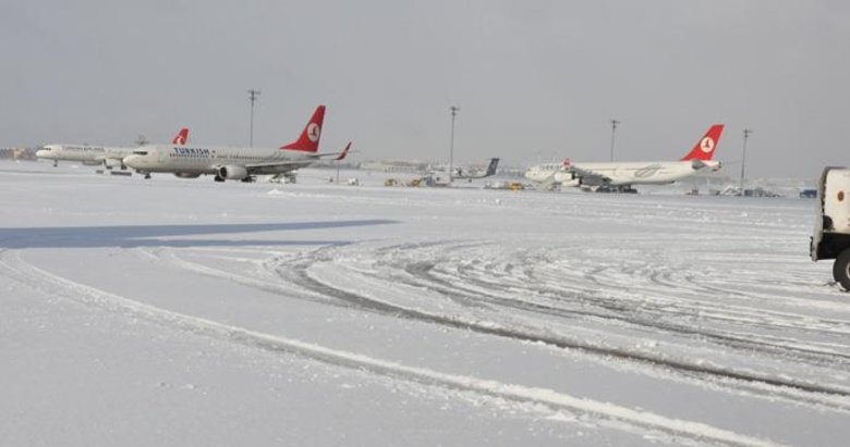 İstanbul-İzmir uçuşuna kar engeli