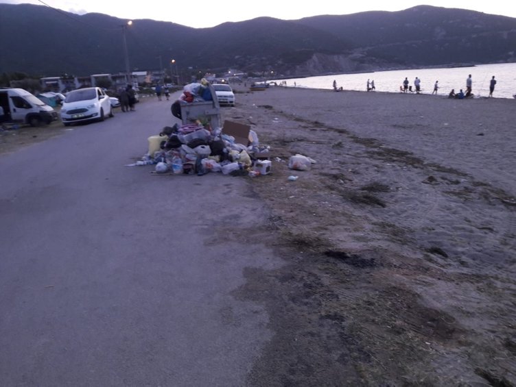 CHP’li Erdek Belediyesi’nde çöp dağları oluştu
