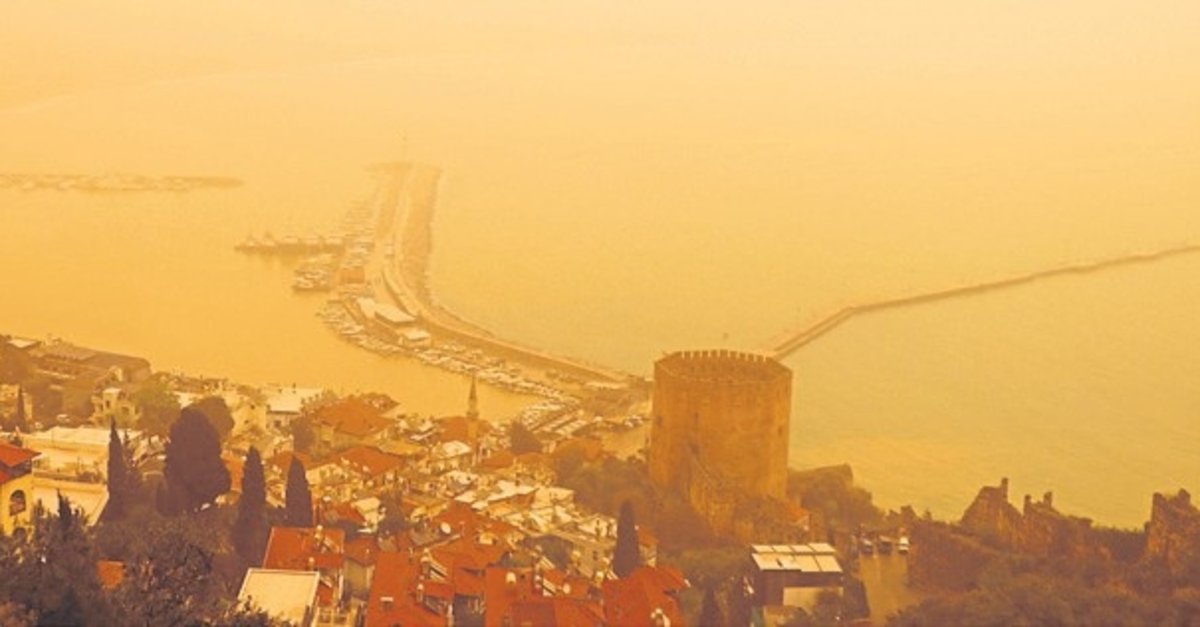 Antalya’yı çöl tozu kapladı