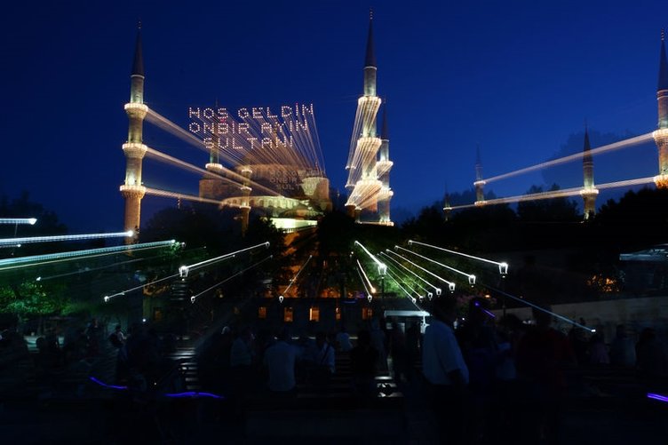 İzmir’de 2024 ilk iftar ve ilk sahur saat kaçta? İzmir imsakiye takvimi