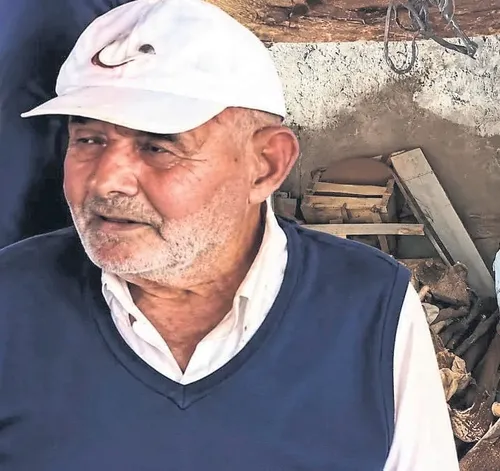 Ecelini sırtında taşımış