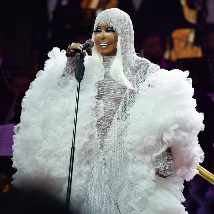 Bülent Ersoy’dan kendisini eleştirenlere Rihanna’lı yanıt