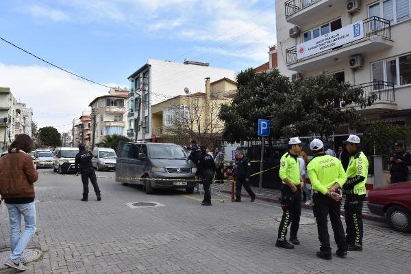 Akhisar’da sokak ortasında silahlı saldırı: 1 yaralı