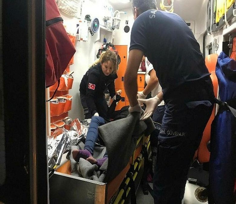 Balıkesir Ayvalık’ta göçmenleri taşıyan tekne battı