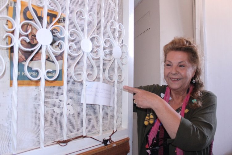 Ünlü oyuncu Fatma Belgen pazarda bere satıyor