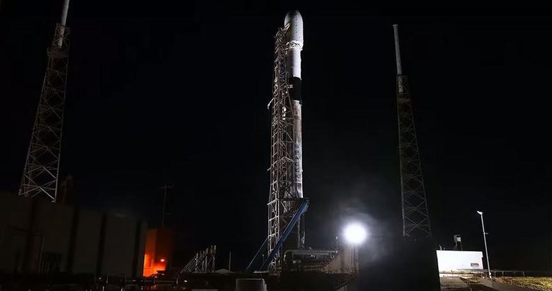 SpaceX yörüngeye 60 internet uydusu gönderdi