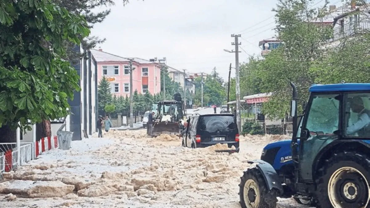 Afyonkarahisar’ı dolu vurdu