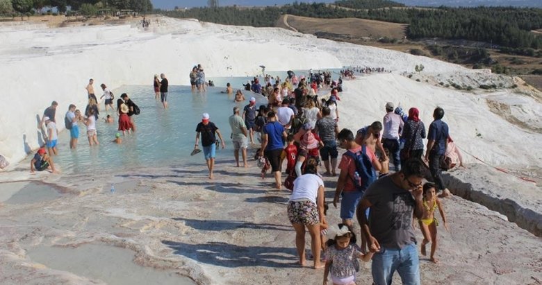 ’Beyaz cennet’ Pamukkale’ye ziyaretçi akını! Yüzde 72 oranında artış
