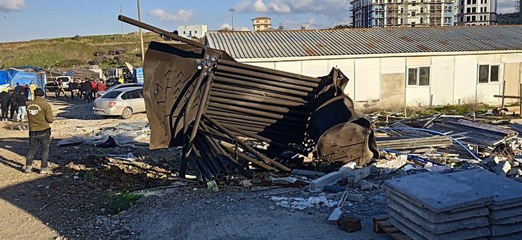İzmir’de sıcak su kazanı patladı! Çok sayıda yaralı var