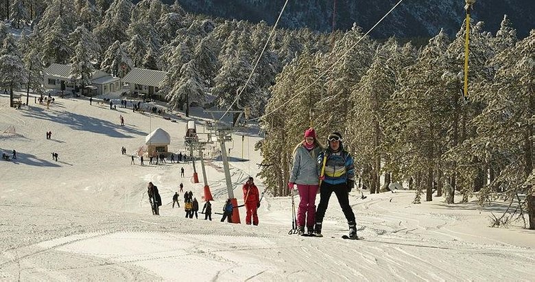 Gediz Murat Dağı Termal Kayak Merkezi’nde yarıyıl tatili yoğunluğu