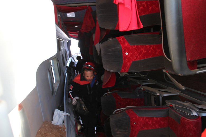 Balıkesir’den yola çıkan tur otobüsü devrildi! Ölü ve yaralılar var