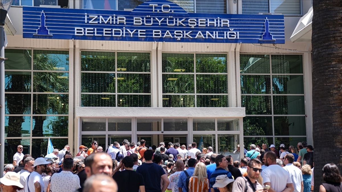 İzmir Büyükşehir Belediyesi'ne şok operasyon! İZDOĞA'da o isimlere gözaltı
