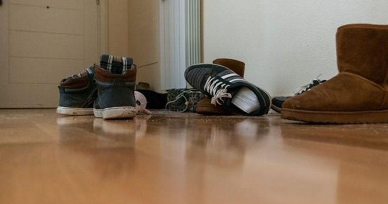 Corona virüs ayakkabıdan bulaşır mı? Bilim Kurulu üyesi yanıtladı