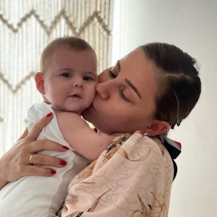 İkinci kez anne olmaya hazırlanan Merve Özbey’den kızı Özüm için anlamlı hediye