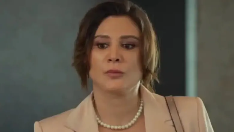 gorenler-taniyamadi-yahsi-cazibenin-simgesi-yillar-sonra-ekranlara-dondu-hande-katipoglu-herkesi-sasirtti-1788935742344.png
