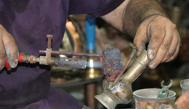 İzmir Kemeraltı Çarşısı’nda bu işi yapan tek kişi kaldı! Üretip Dubai, Katar ve Tayland’a gönderiyor