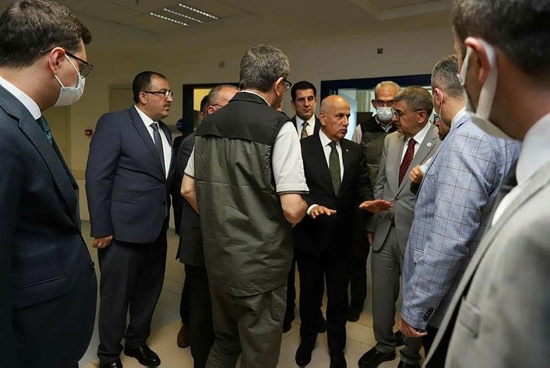 Bakan Kirişci helikopter kazasında yaralanan personeli ziyaret etti