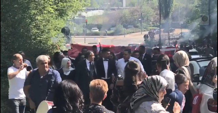 Türk düğün konvoyu Almanya’da gündem oldu