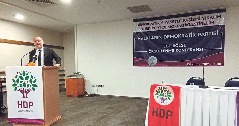 HDP’li Temelli’den bayraksız toplantı!