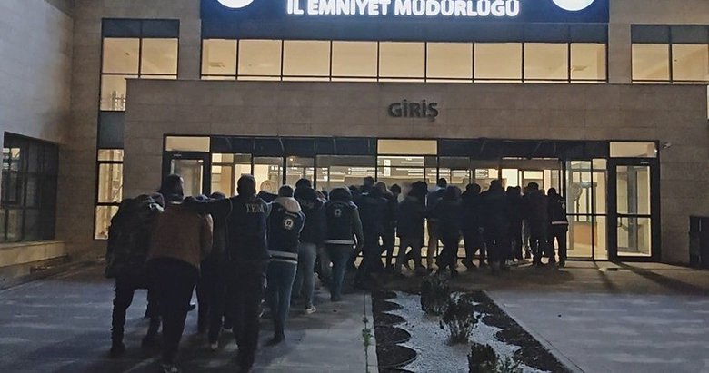 Afyonkarahisar’da 9’u DEAŞ’le iltisaklı 62 yabancı uyruklu sınır dışı edildi