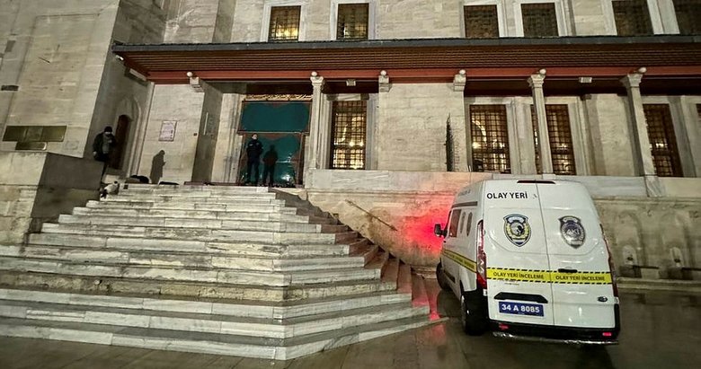 Fatih Camisi imamı bıçaklı saldırıda yaralandı