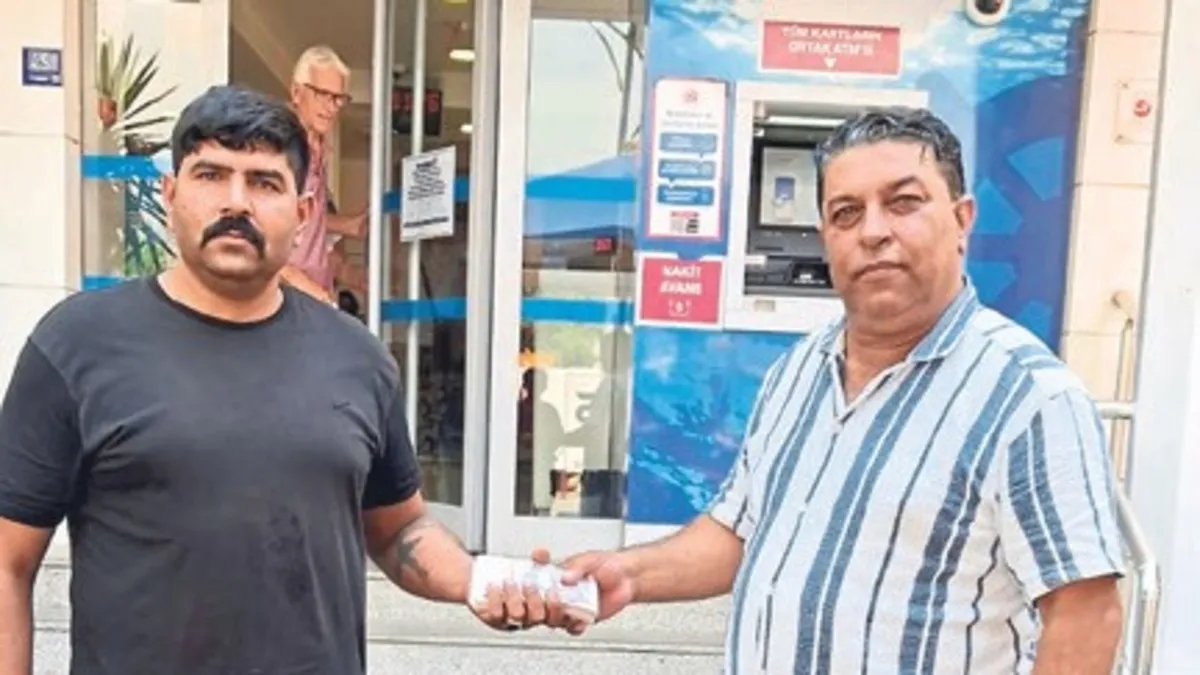 ATM’de unutulan para sahibine ulaştırıldı