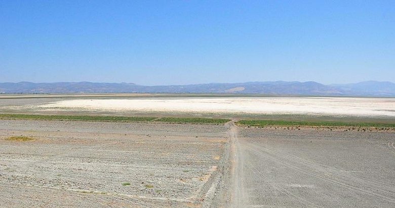 Kuraklıktan tamamen kurumuştu! Marmara Gölü’nü kurtaracak proje