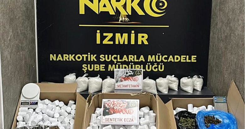 Konak’ta 366 bin adet sentetik hap ele geçirildi