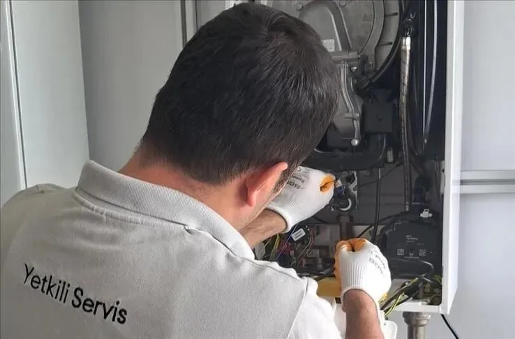 izmirde-sahte-yetkili-servis-sebekesi-cokertildi-0850li-numaralara-dikkat-1783773869432.jpeg