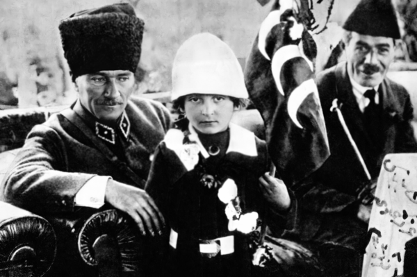 1921den-beri-bayram-olarak-kutlaniyor-milli-iradenin-dirilis-simgesi-23-nisan-1776922324415.png