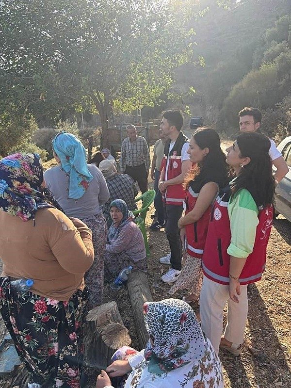Aydın’da çıkan orman yangınından etkilenen vatandaşlar için destek