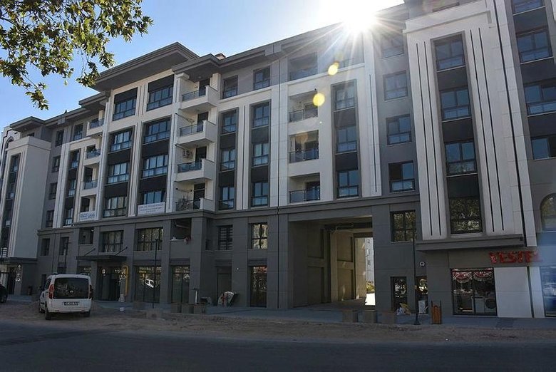 İzmir’de yeni konutlara yerleşen depremzede aile: Hayatta kaldığımız gün tekrar doğduk