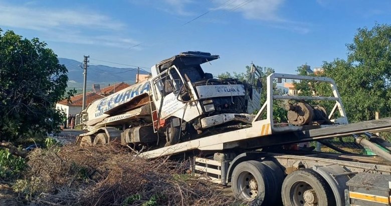 Manisa’da iş makinesini deviren sürücü faciayı engelledi