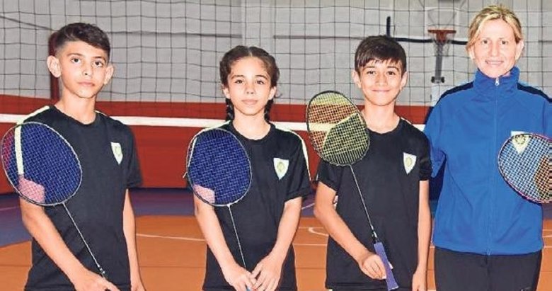 Manisa Büyükşehir badmintonda gururlu