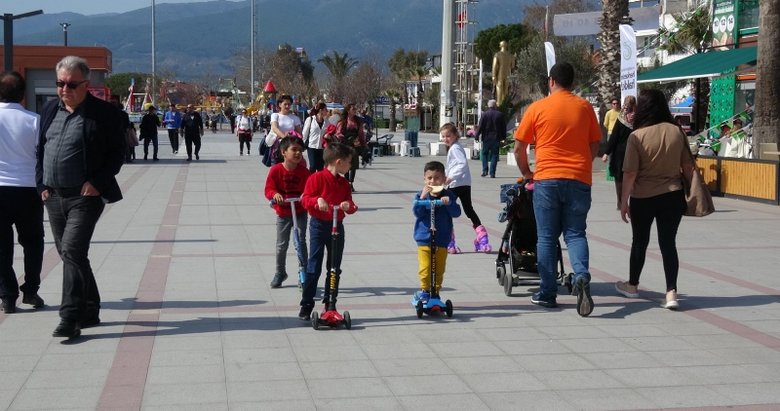 Koronavirus Tatilinde Edremit Korfezi Ndeki Sahiller Doldu Balikesir Haberleri