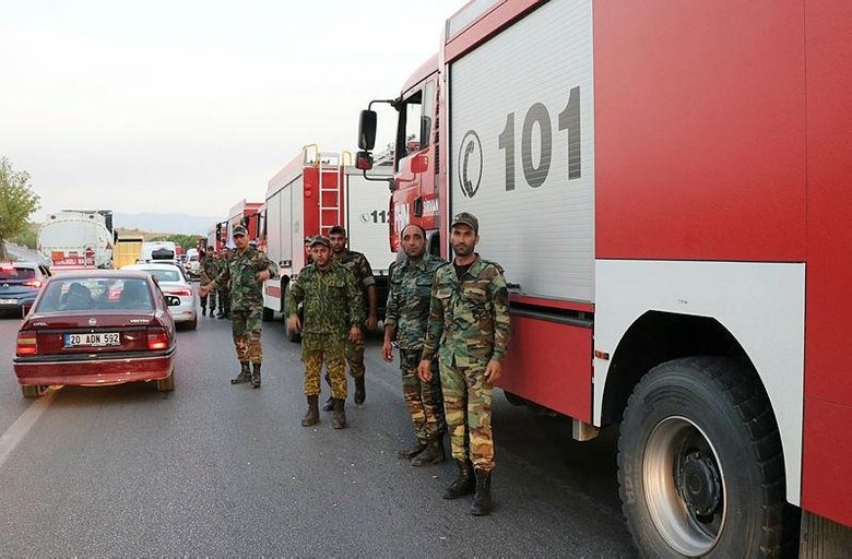 Azerbaycanlı askerler Sarayköy’de! Buldan’da geceyi aydınlatan yangın kontrol altına alındı