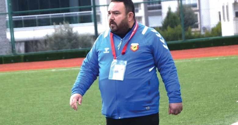 Kardeşine acımadı!