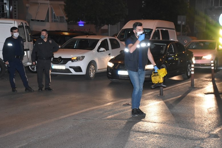 Izmir De Arizali Telefon Alisverisi Silahli Kavgaya Neden Oldu Izmir Haberleri