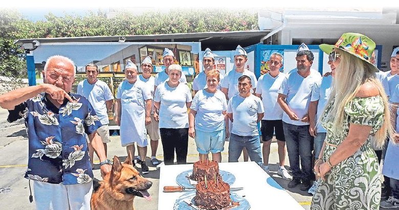 Çesme’nin Dost’u hem Babalar Günü’nü hem de 52. yaşını kutladı